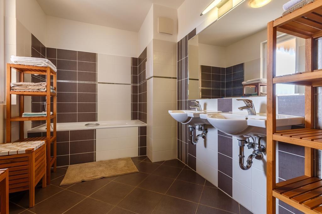 Modern Apartment With 2 Bedrooms Karlsbad Exterior foto